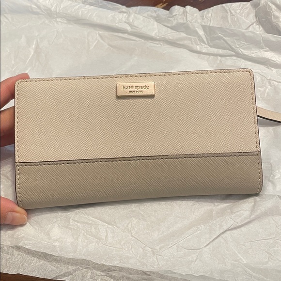 Kate Spade Wallet - Picture 1 of 7